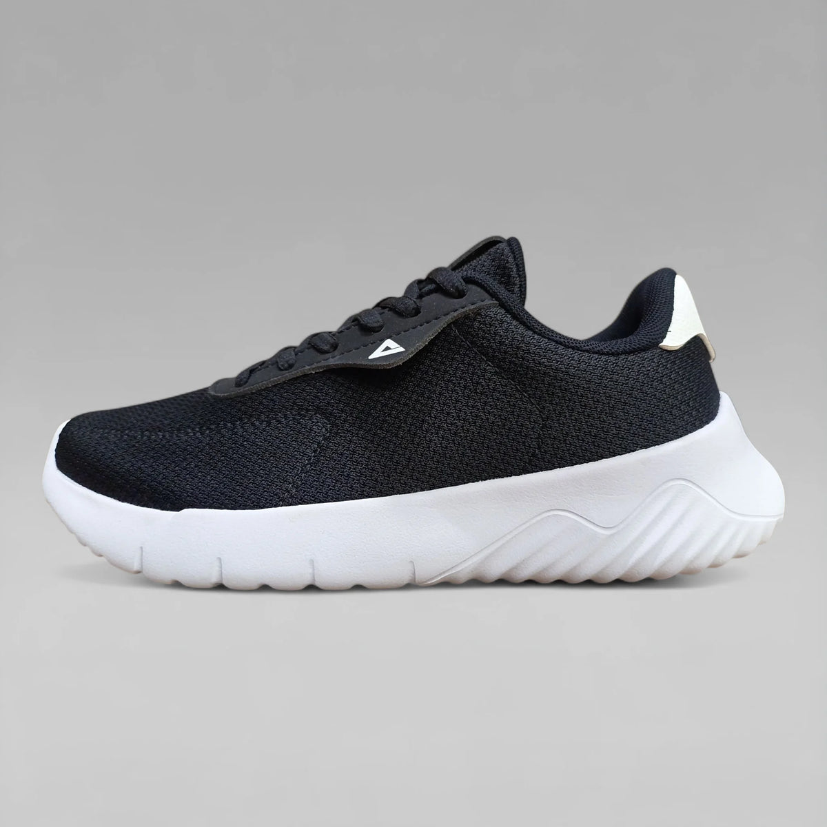 Peak Women Walking Shoes P-Motive Black White E231568J