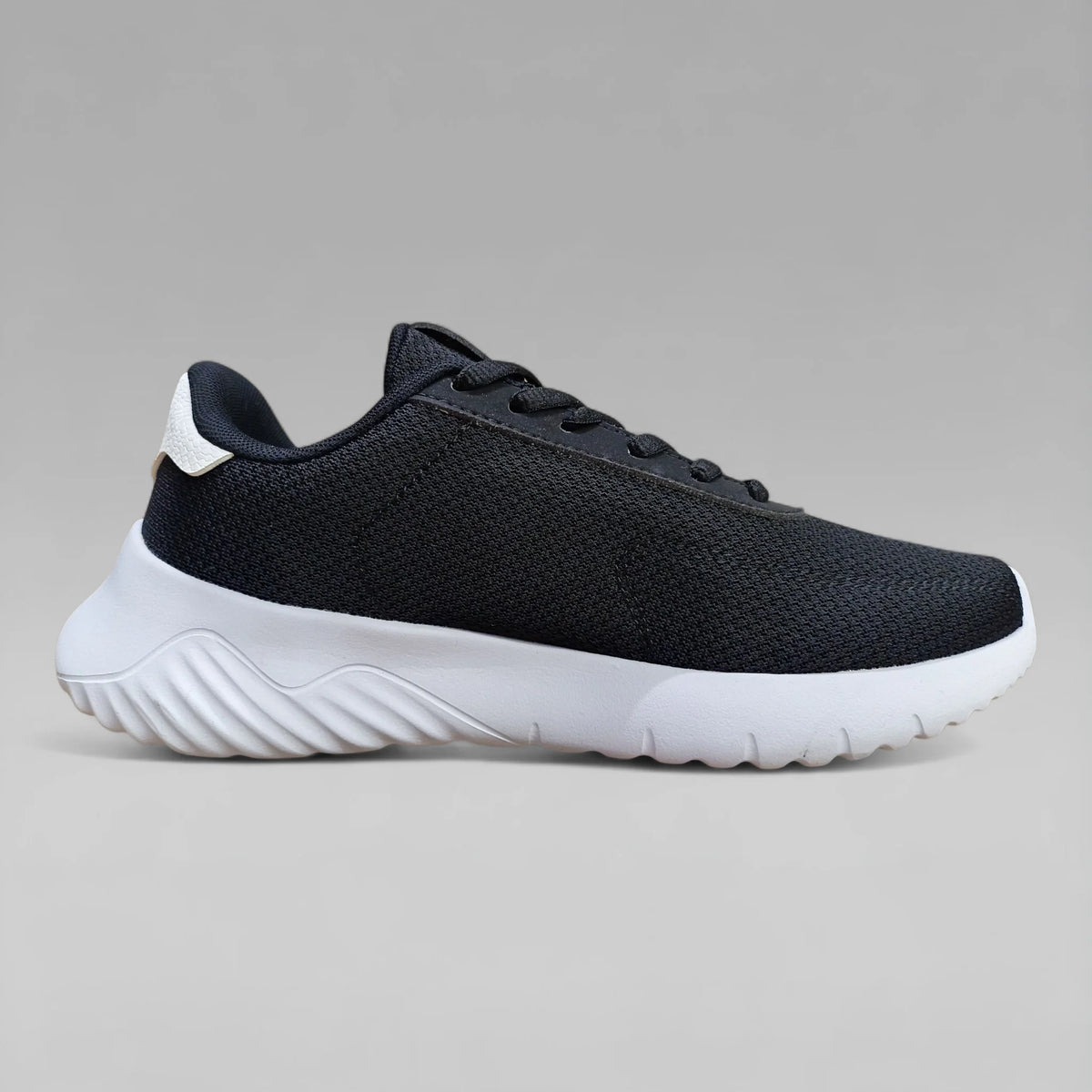 Peak Women Walking Shoes P-Motive Black White E231568J